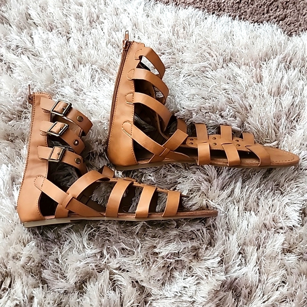 NWOT 143 Girl gladiator style sandals